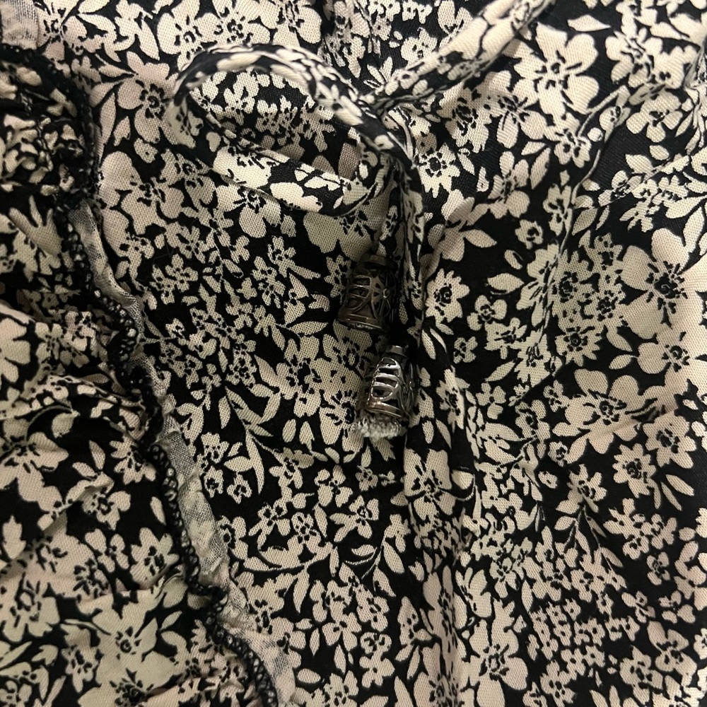 Flowy Cute Japan 100% Rayon High-Waisted Black Floral Mini Skirt Sz Small - Picture 3 of 5